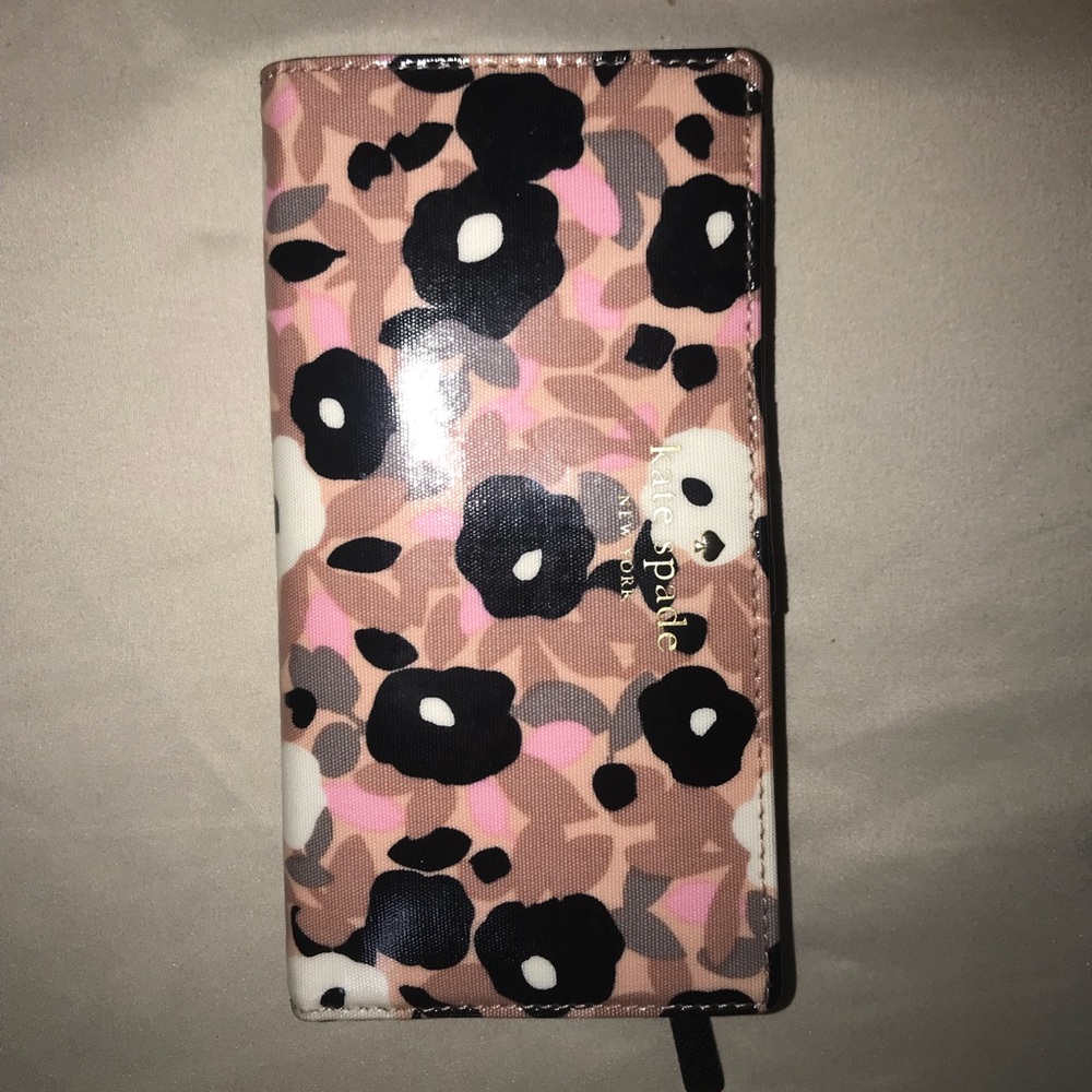 Kate Spade snap close Wallet